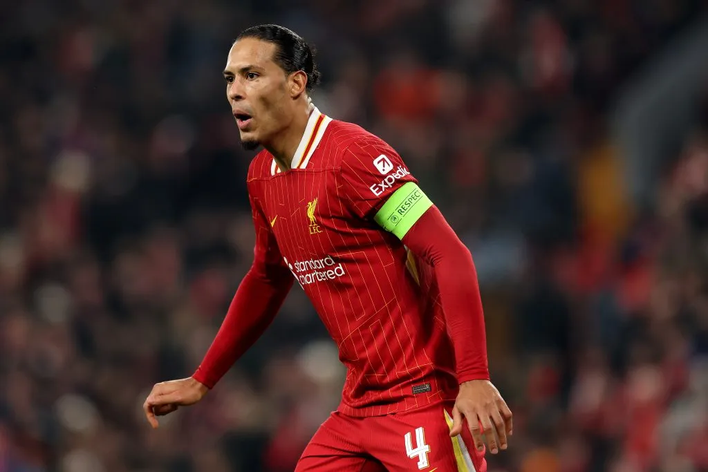 Van Dijk deve deixar o Liverpool (Photo by Carl Recine/Getty Images)