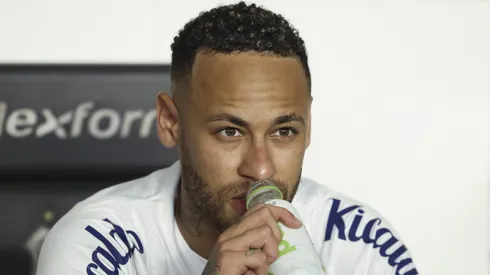 Neymar se prepara para jogo contra o Corinthians.