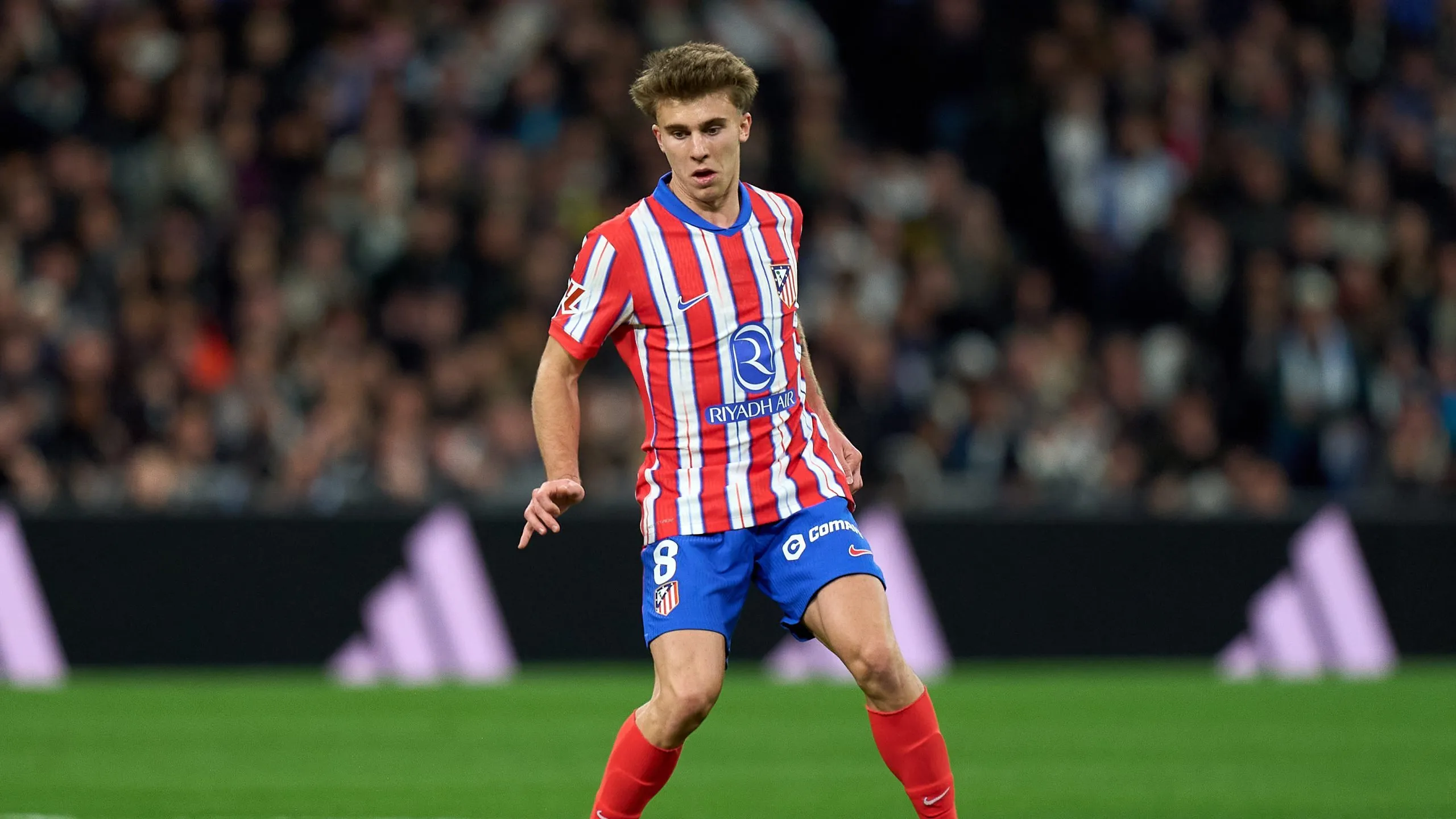 Pablo Barrios em jogo do Atlético de Madrid. Meio-campista despertou interesse do Manchester United. Foto: Angel Martinez/Getty Images