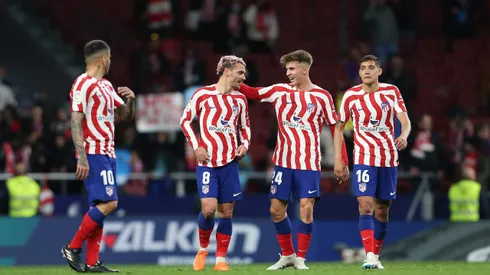 Jogadores do Atlético de Madrid comemorando gol contra o Valencia. Chelsea mira a contratação de destaque da equipe. Foto: Florencia Tan Jun