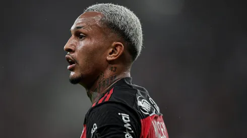 Wesley, lateral-direito do Flamengo, é alvo do Zenit. Foto: Thiago Ribeiro/AGIF