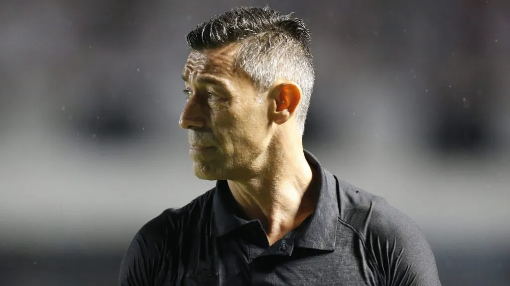 Treinador Pedro Caixinha em jogo do Santos. Foto: Miguel Schincariol/Getty Images