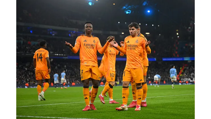 Vini Jr. e companhia comemoram gol do Real Madrid (Photo by Michael Regan/Getty Images)