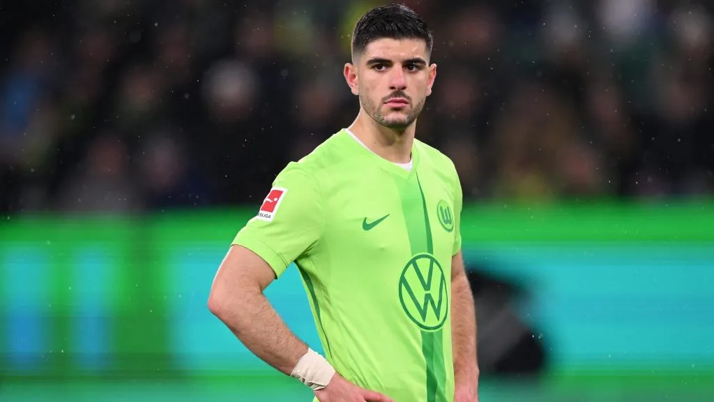 Koulierakis em jogo do Wolfsburg. Foto: Stuart Franklin/Getty Images
