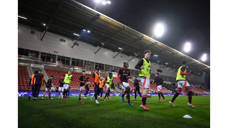 Atletas do United em treino (Photo by Ben Roberts Photo/Getty Images)