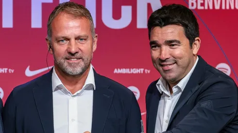 Hansi Flick, treinador do Barcelona, e o diretor do clube, Deco. Foto: Eric Alonso