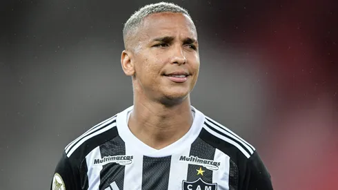 Ex-Palmeiras, Deyverson decide deixar o Atlético Mineiro para jogar em outro clube do Brasileirão.