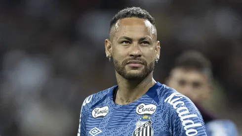 Santos não para em Neymar e tem sinal positivo para anunciar outro jogador multicampeão no Barcelona. Photo by Alexandre Schneider/Getty Images