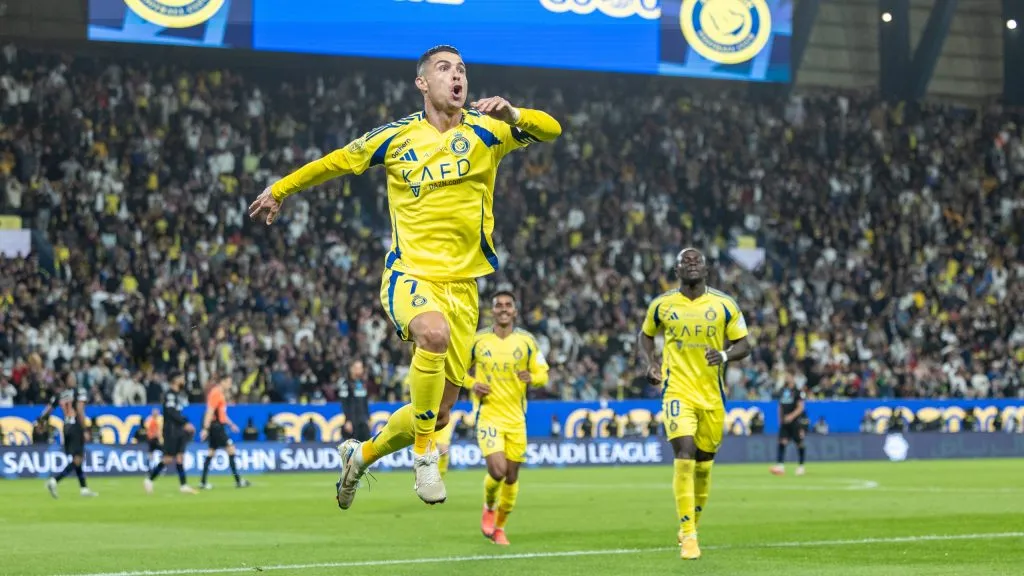 Cristiano Ronaldo comemorando gol pelo Al-Nassr.  Foto: Abdullah Ahmed/Getty Images