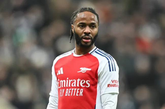 Sterling, com a camisa vermelha do Arsenal (Foto: Michael Regan/Getty Images)