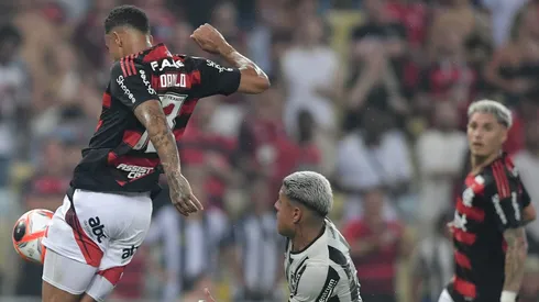 O Flamengo anunciou a contratação de Juninho e Danilo para 2025, mas ainda enfrenta dificuldades para trazer Jorginho, do Arsenal. Foto Thiago RibeiroAGIF