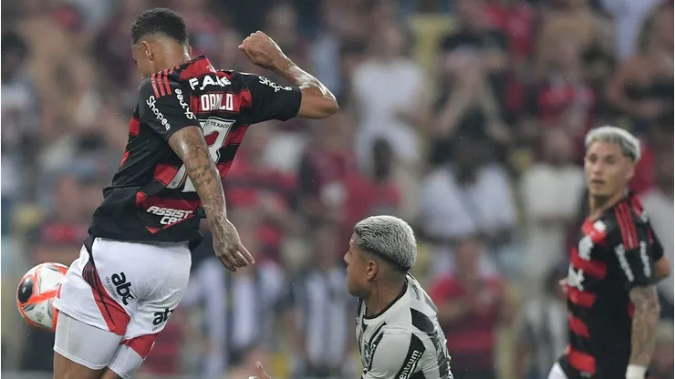O Flamengo anunciou a contratação de Juninho e Danilo para 2025, mas ainda enfrenta dificuldades para trazer Jorginho, do Arsenal. Foto Thiago RibeiroAGIF