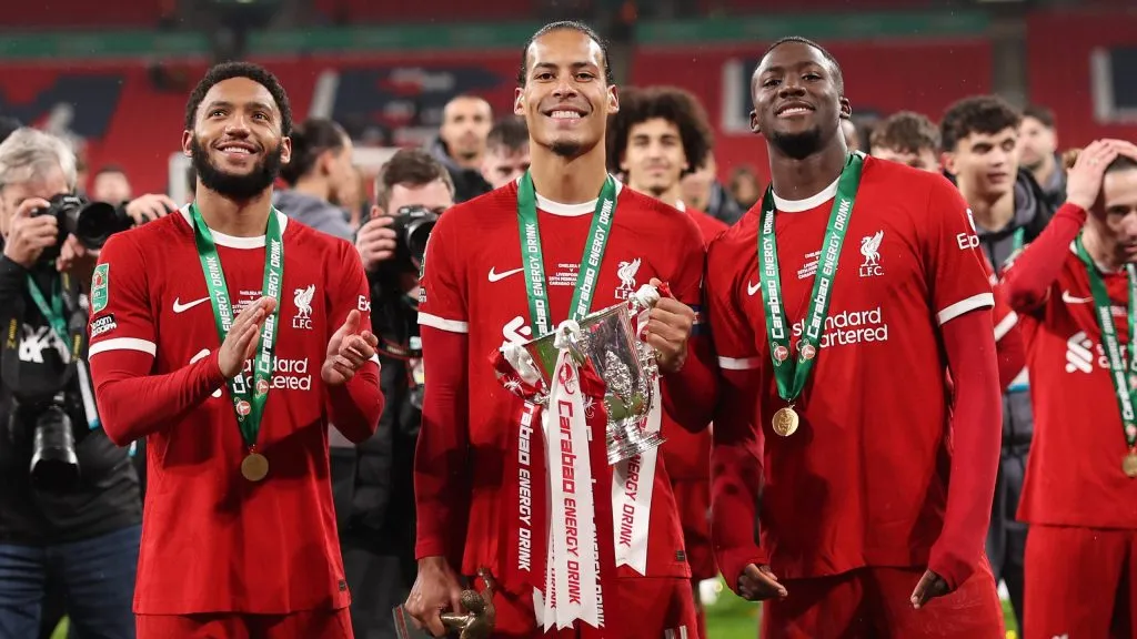 Jogadores do Liverpool comemorando título. Foto: Julian Finney/Getty Images