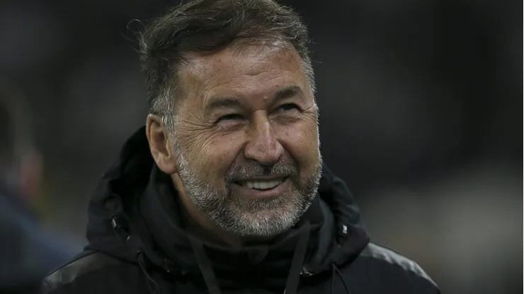 Santos volta atrás e aceita vender jogador ao Corinthians de Augusto Melo. (Photo by Ricardo Moreira/Getty Images)
