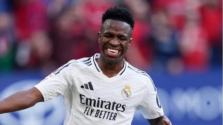 Vini Jr é detonado na Espanha após atitude bizarra em Osasuna x Real Madrid. (Photo by Juan Manuel Serrano Arce/Getty Images)
