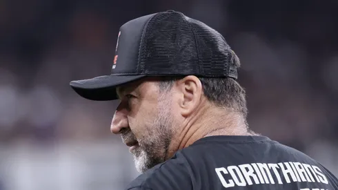 Corinthians contrata jogador da Europa e divulga detalhes do acordo.