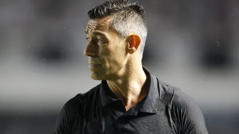 Pedro Caixinha, técnico do Santos (Photo by Miguel Schincariol/Getty Images)
