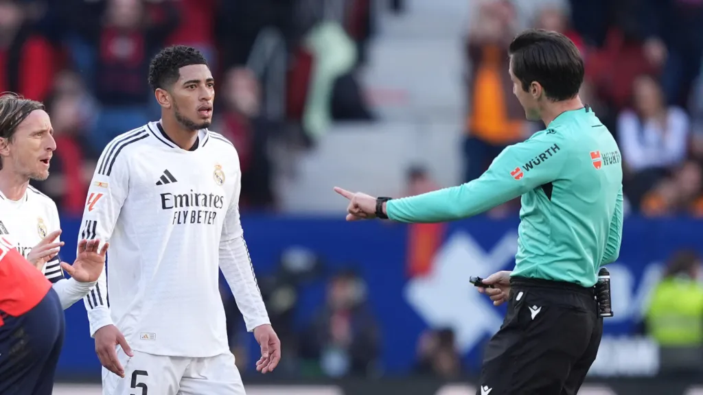 Jude Bellingham recebe cartão vermelho em jogo da La Liga (Photo by Juan Manuel Serrano Arce/Getty Images)