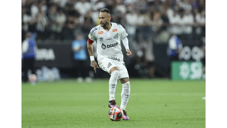 Neymar em campo pelo Santos (Photo by Alexandre Schneider/Getty Images)