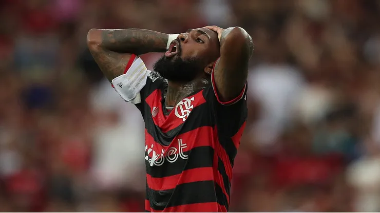 Flamengo se irrita com atitude e renovação de Gerson não avança.