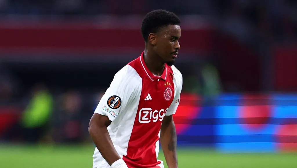 Jorrel Hato em campo pelo Ajax (Dean Mouhtaropoulos/Getty Images)