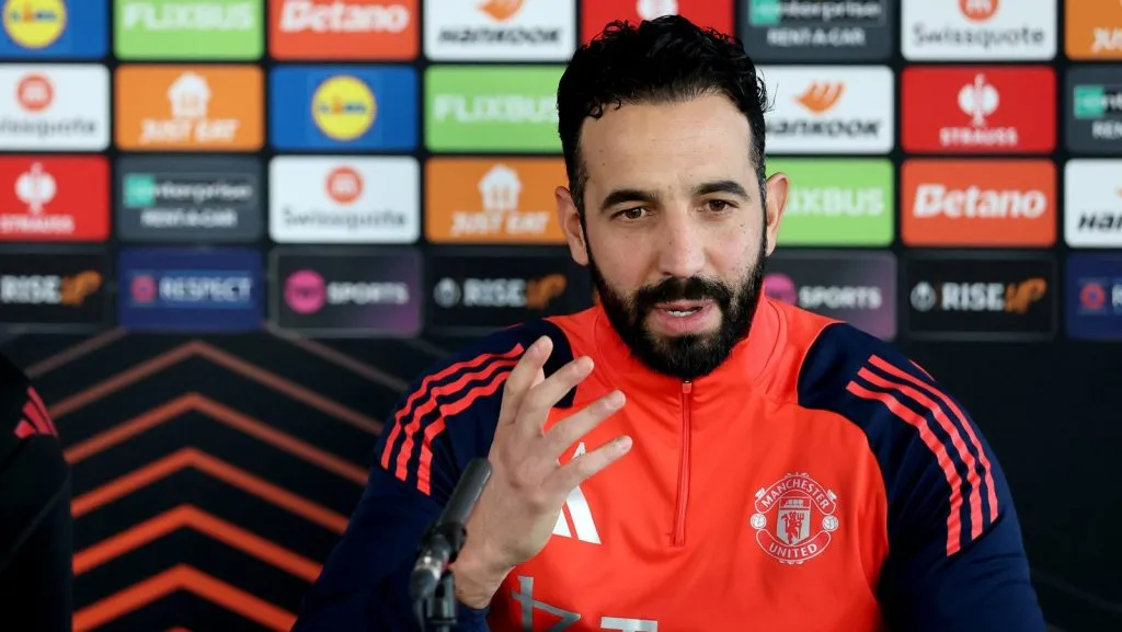 Ruben Amorim é quem comanda o Manchester United (Photo by Carl Recine/Getty Images)