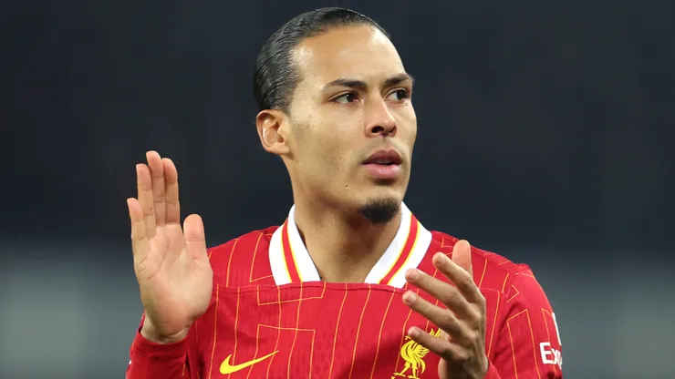 Virgil van Dijk em partida do Liverpool contra o Everton na Premier League