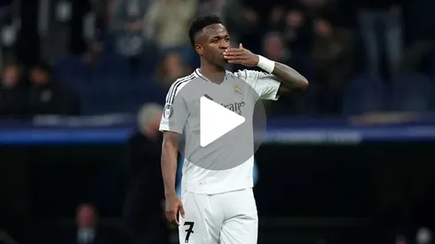 VJR manda beijo à torcida. Foto: Angel Martinez/Getty Images