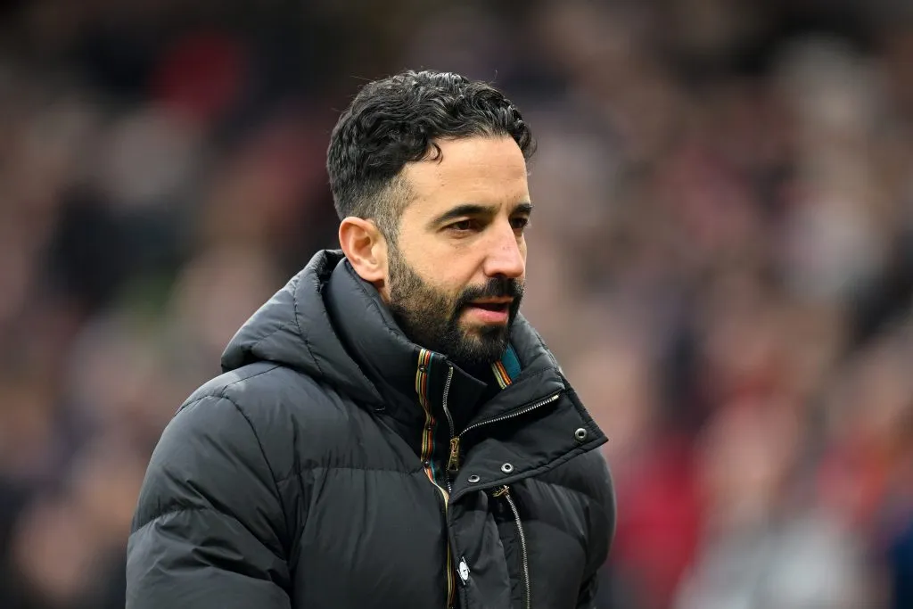 Ruben Amorim de casaco preto