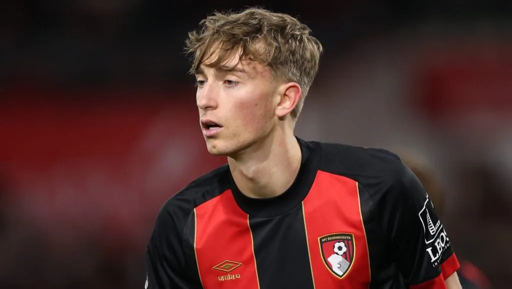 Dean Huijsen em campo pelo Bournemouth (Michael Steele/Getty Images)