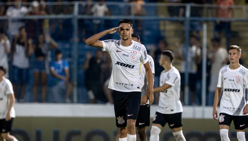 João Pedro Tchoca em campo pela base do Corinthians (Leonardo Lima/AGIF)