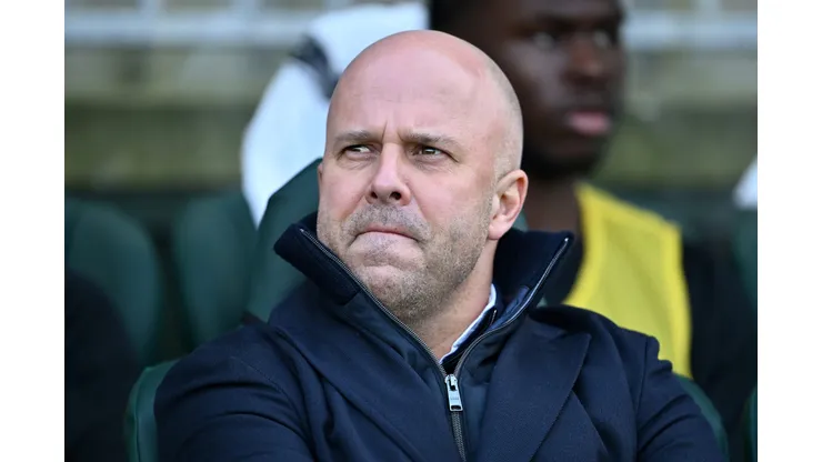 Arne Slot, técnico do Liverpool (Photo by Dan Mullan/Getty Images)