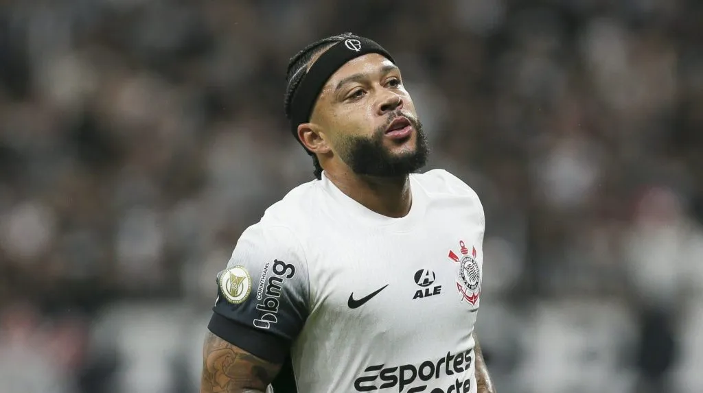 Memphis Depay em campo pelo Corinthians (Ricardo Moreira/Getty Images)