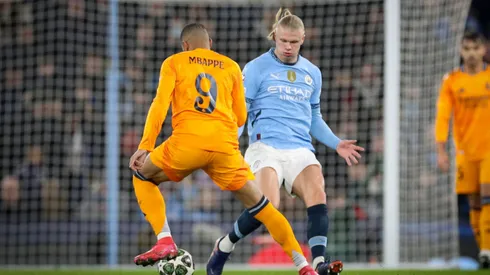 Kylian Mbappé marcado por Erling Haaland em partida da Champions League entre Manchester City e Real Madrid. Foto: Every Second Media / Alamy Stock Photo