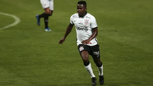 Cazares em jogo do Corinthians. Jogador foi anunciado em novo clube.