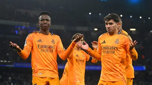 Vini Jr comemora com Brahim Díaz gol feito no Etihad Stadium. Foto: Michael Regan/Getty Images