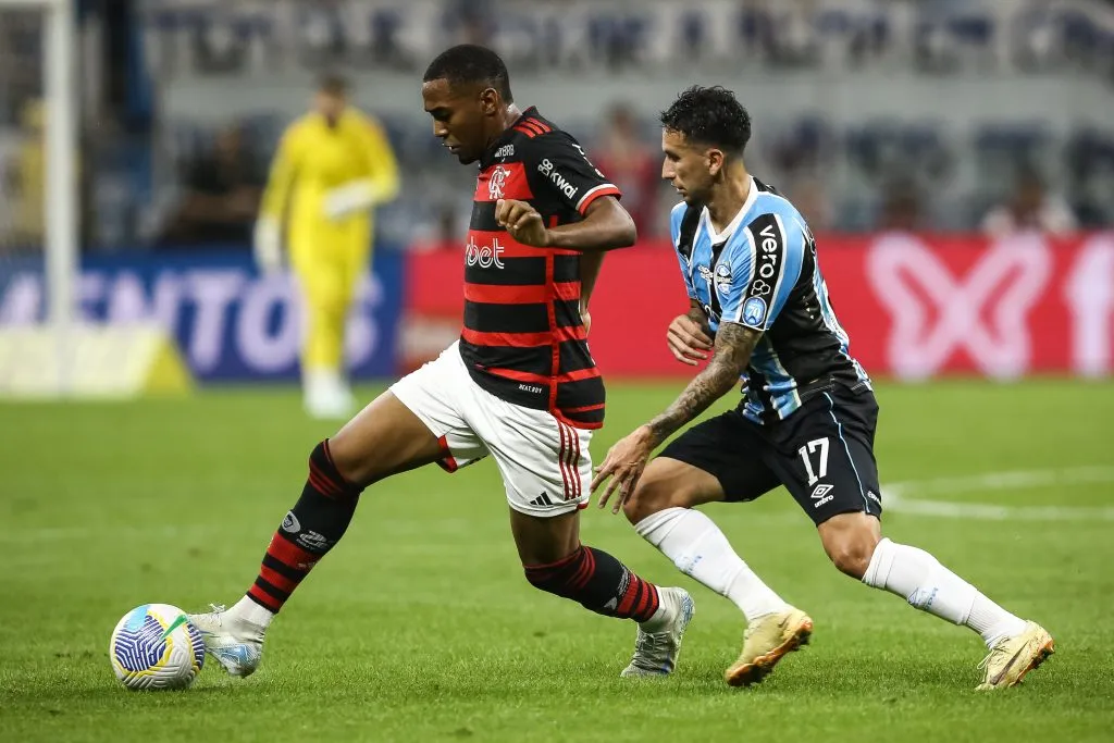 Lorran em ação contra o Grêmio. (Photo by Pedro H. Tesch/Getty Images)