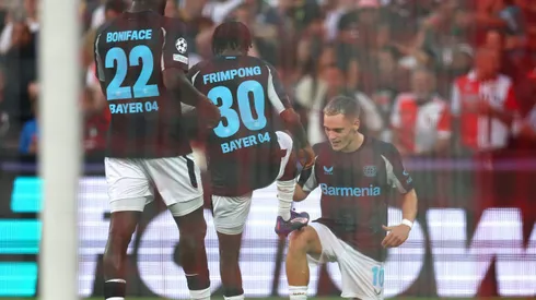 Jogadores do Bayer Leverkusen comemorando gol. Destaque da equipe pode estar a caminho da Premier League. Foto: Dean Mouhtaropoulos