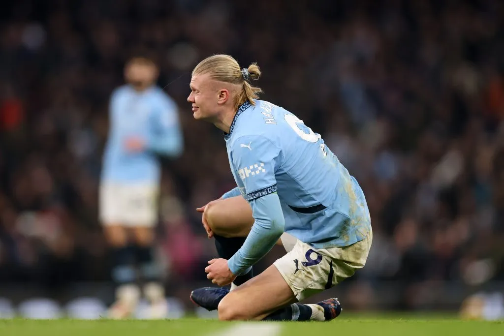 Erling Haaland em campo pelo Manchester City (Carl Recine/Getty Images)