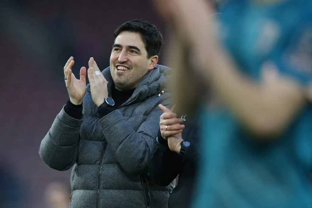 Andoni Iraola, técnico do Bournemouth. Foto: Steve Bardens/Getty Images