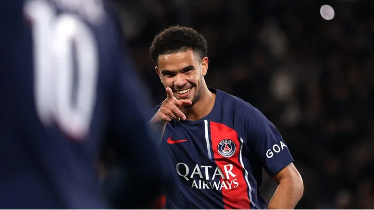 Liverpool sinaliza proposta para joia do PSG disputar a Premier League.