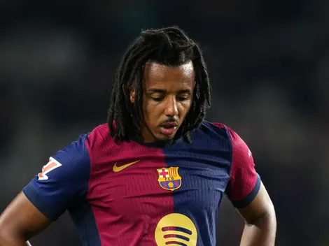 Excesso de minutos de Koundé faz torcedores pedirem Héctor Fort