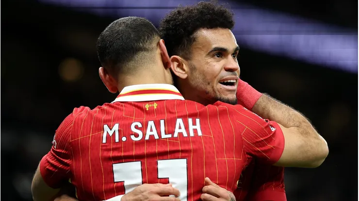 Mohamed Salah, e Luis Díaz, do Liverpool (Photo by Alex Pantling/Getty Images)