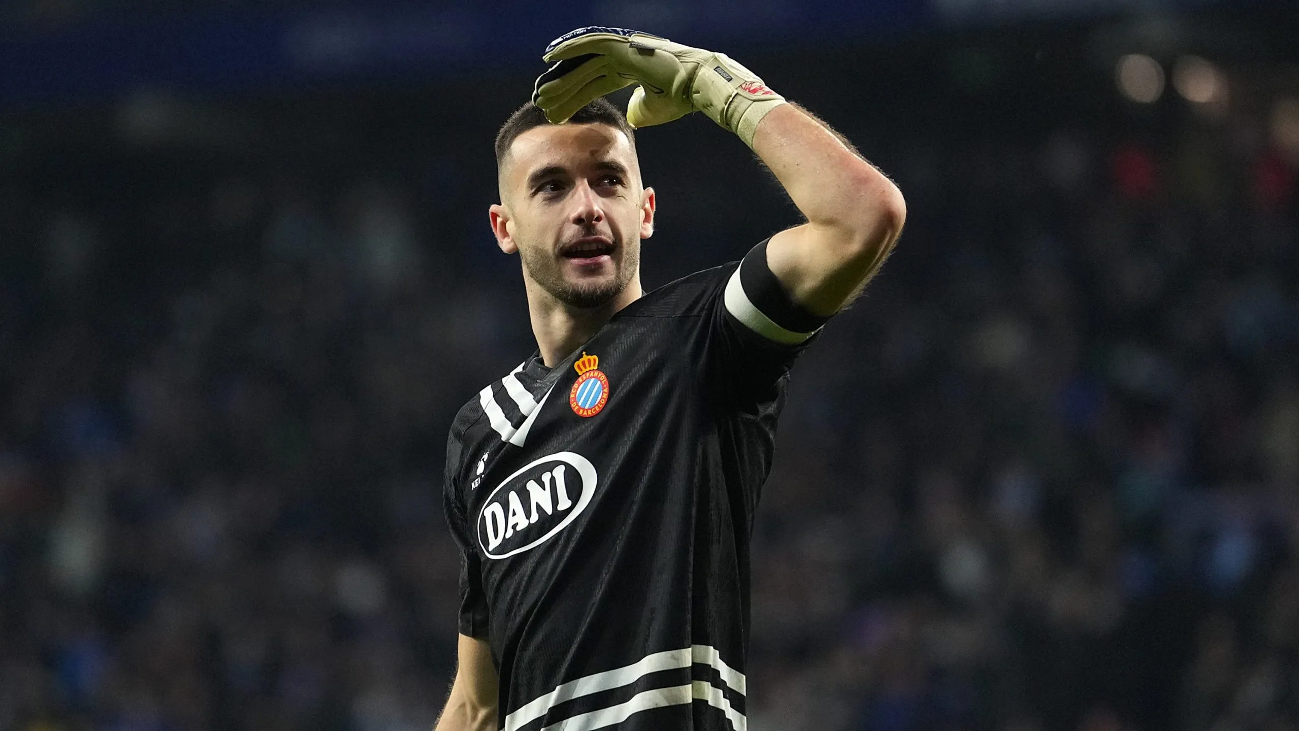 Goleiro Joan García, é alvo do Arsenal, de Mikel Arteta. Dirigente do Espanyol não descartou a transferência do jogador e os Gunners podem aproveitar (Photo by Alex Caparros/Getty Images)