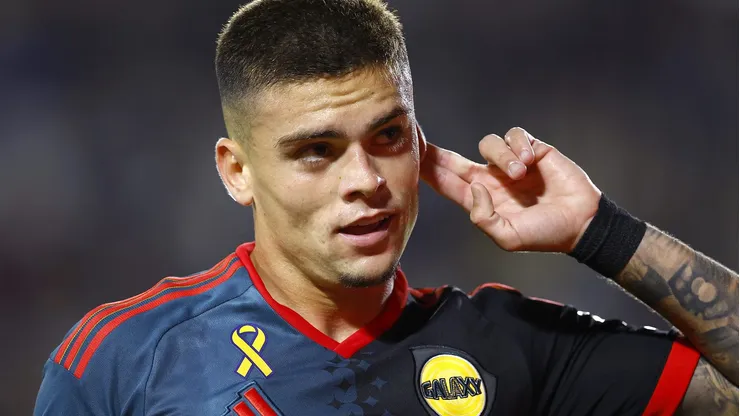 Clube decide dar chapéu no Palmeiras e aceita pagar R$ 107 milhões para comprar Gabriel Pec. (Photo by Ronald Martinez/Getty Images)