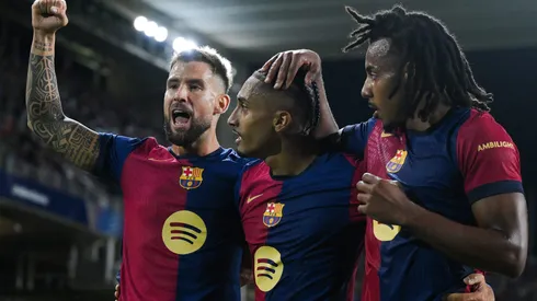 Raphinha, Íñigo Martínez e Koundé, todos pelo Barcelona. Foto: David Ramos/Getty Images