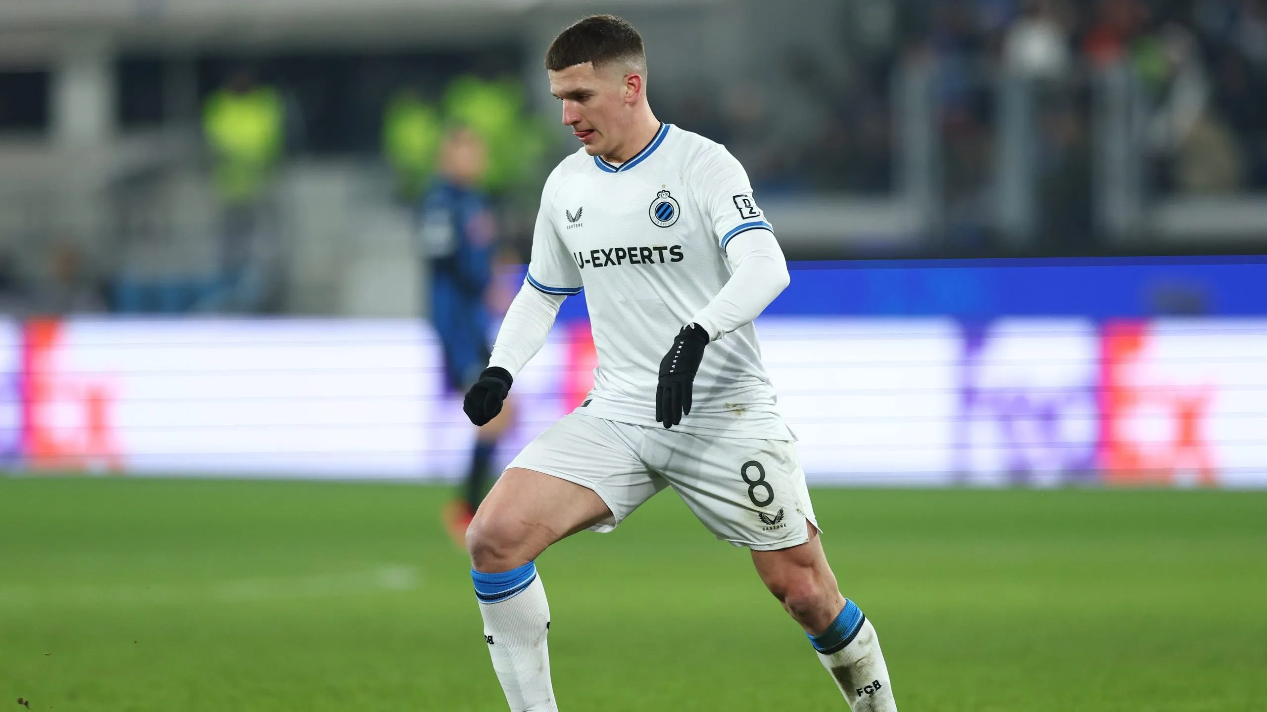 Tzolis em jogo do Club Brugge pela Champions League. Jogador está na mira do Tottenham. Foto: Francesco Scaccianoce/Getty Images