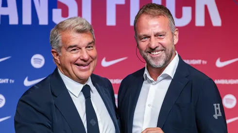 Hansi Flick aprova e Barcelona encaminha venda de grande nome para o Atlético de Madrid. (Photo by Eric Alonso/Getty Images)