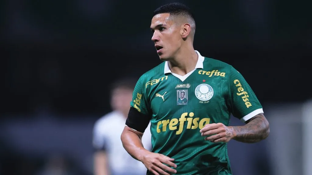 Zagueiro Naves em jogo do Palmeiras. Foto: Ettore Chiereguini/AGI