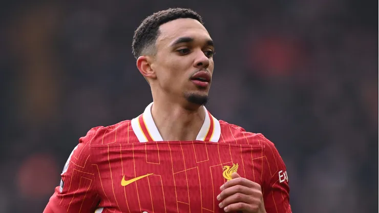 Liverpool se prepara para saída de Arnold e escolhe badalado lateral brasileiro como substituto. (Photo by Stu Forster/Getty Images)